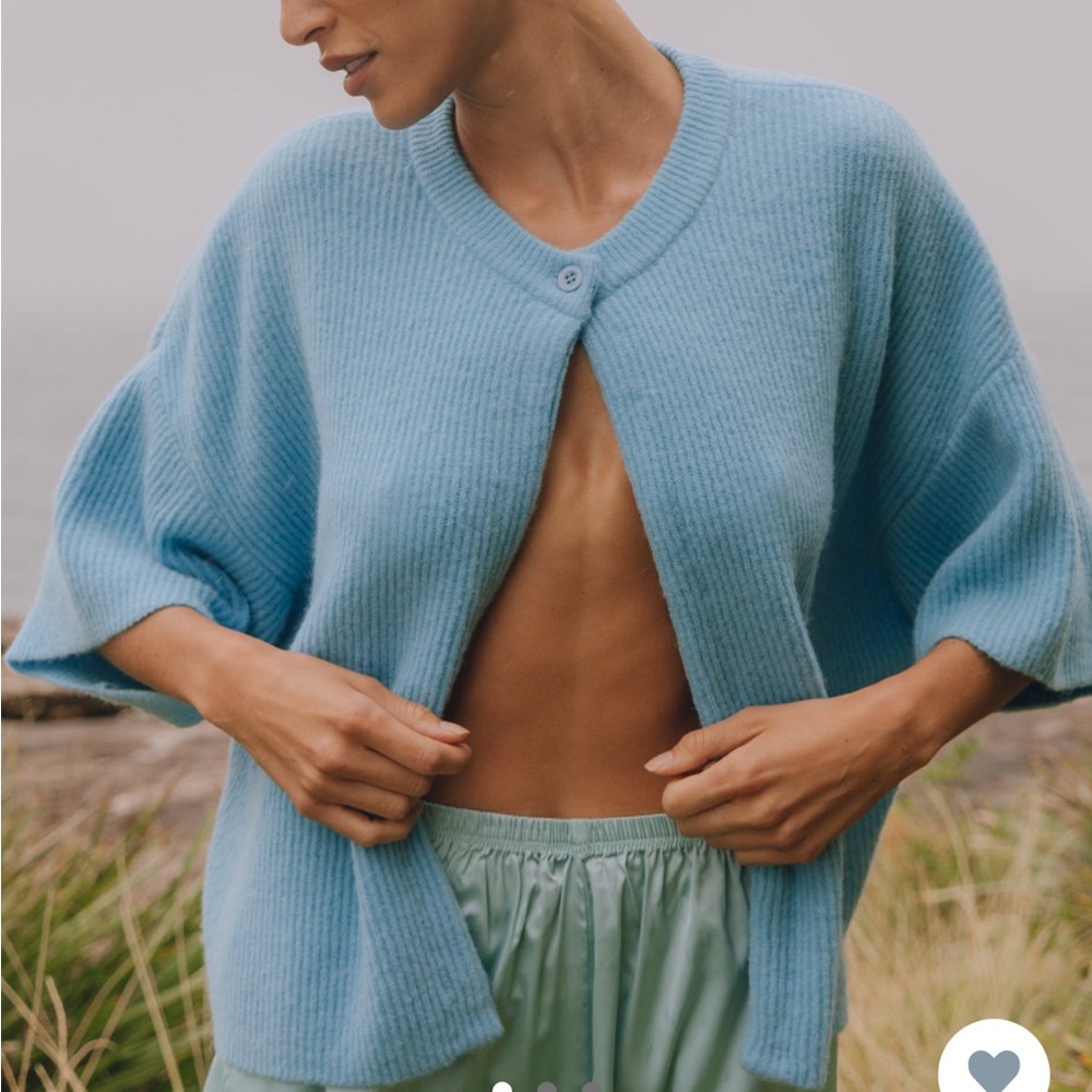 ISO Daily drills one button blue sweater size xs/s!!!